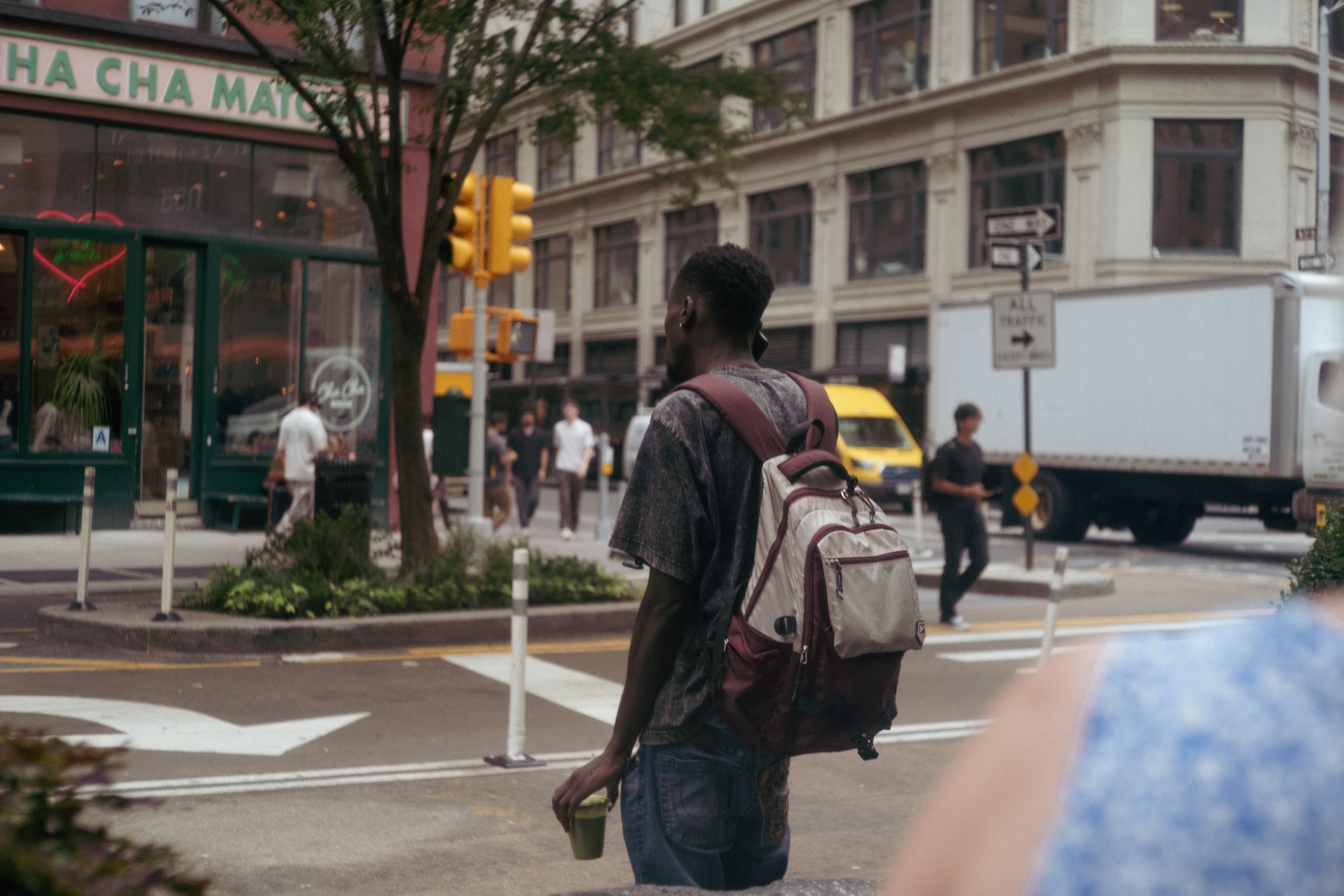 New York street photography downtown: street crossing in Manhattan